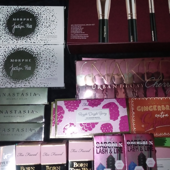 Makeup - Picture 3 of 5